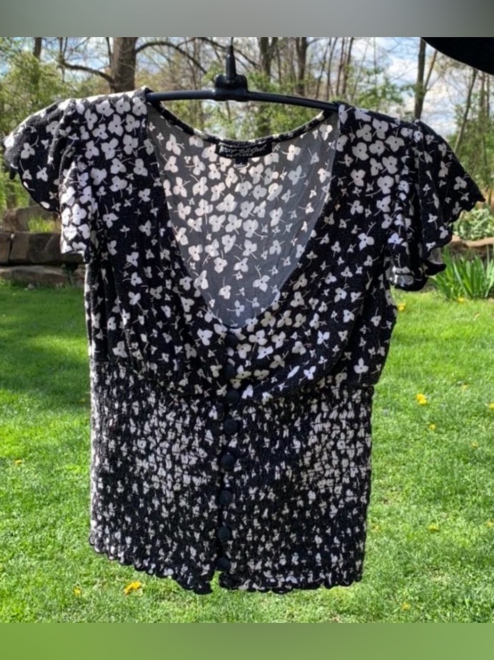 Vintage Betsey Johnson Black & White Floral V-Neck Button Front Women’s Top